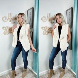 Calvin Klein ivory faux fur shabby chic fluffy vest size small